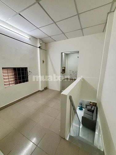 Bán nhà mặt tiền thụt Nguyễn Văn Công, P3, 20m2 ,2,45tỶ. 