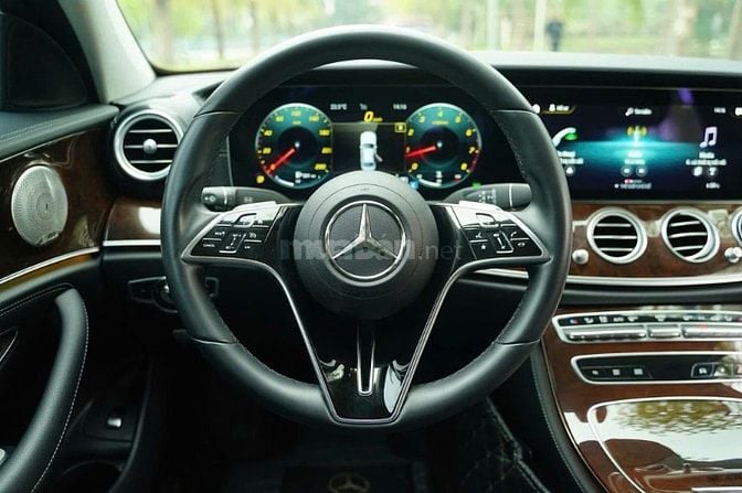 Bán ôtô Mercedes Benz E200 Exclusive [ Date 2023 / 28.000 kilomet ] 