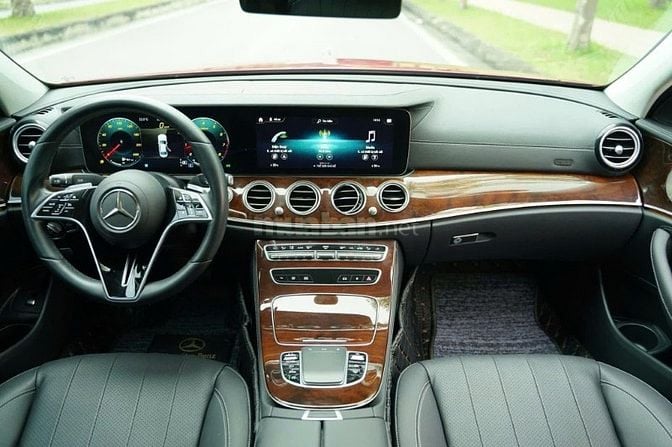 Bán ôtô Mercedes Benz E200 Exclusive [ Date 2023 / 28.000 kilomet ] 