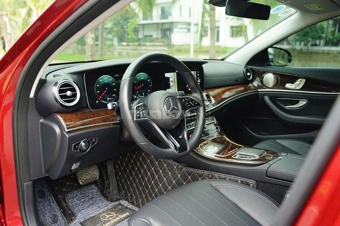 Bán ôtô Mercedes Benz E200 Exclusive [ Date 2023 / 28.000 kilomet ] 