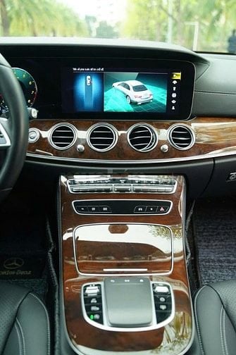 Bán ôtô Mercedes Benz E200 Exclusive [ Date 2023 / 28.000 kilomet ] 