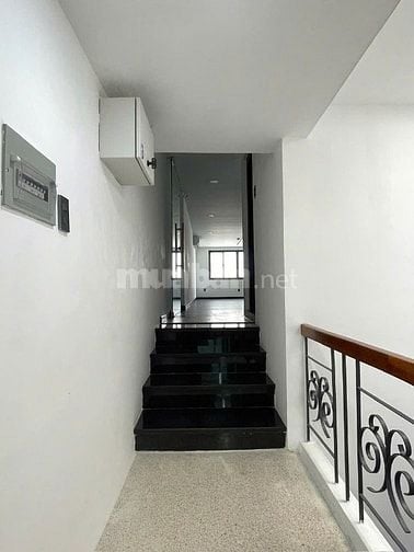 Khan hiếm ít nhà bán đường Lê Thánh Tôn Q1, 80m2, 6 tầng,NHÀ MỚI ĐẸP .