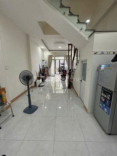 Cho thuê nhà 3 tầng 5PN cách 2km tới Khu công nghệ cao