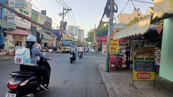 Nhà mặt tiền đường Lê Văn Lương. 10 *28 giá 12,5 tỷ. KDBB tốt.