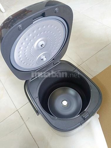 NỒI CƠM ĐIỆN CUCKOO CR-1050F MÀU ĐEN - BẠC