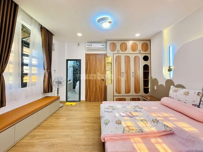 CHỦ NGỢP BÁN NHÀ NGUYỄNKIỆM GẦN SÂN BAY 3LẦU ST FULL NỘI THẤT HƠN 4 TỶ