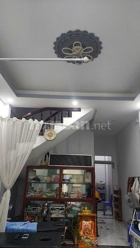 Cho thuê văn phòng DT 96m2 .LẦU 2 LẦU 3 giá 7tr/th