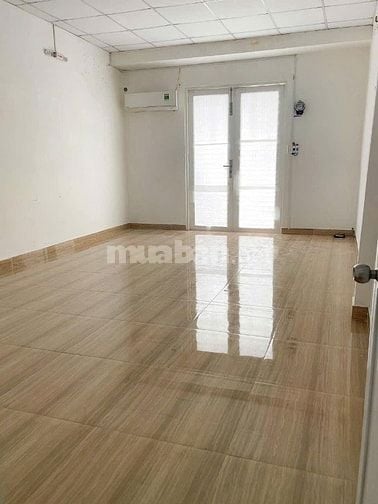 Chỉ 4,5 tỷ sở hữu nhà 2 tầng , 67m2 đất, ngang 7m Quang Trung GV