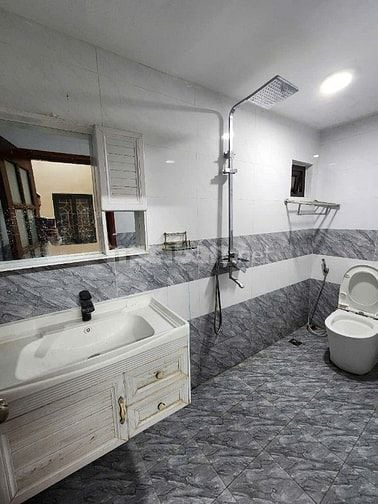 Bán nhà 2 tầng Hoàng Hoa Thám DT81m2, ngõ rộng đều 2.2m giá 11.8 tỷ