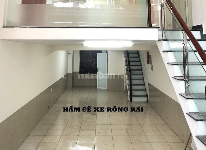 MẶT BẰNG RỘNG 35M2 LÀM VĂN PHÒNG- CÓ LỐI ĐI RIÊNG- CÓ HẦM XE LỚN FREE 