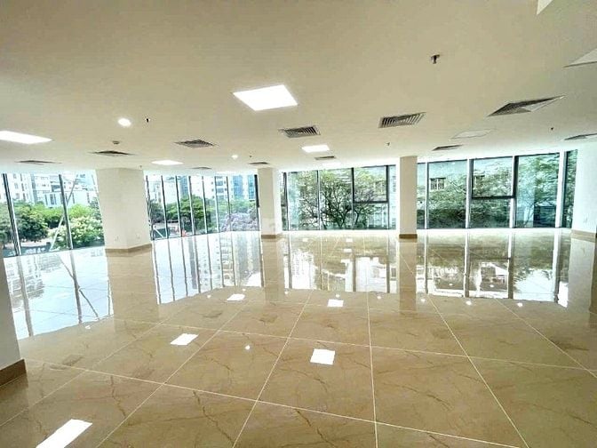 Cho thuê Toà Office Mặt phố Trần Thái Tông 370m2 x 11 tầng, mt 40m