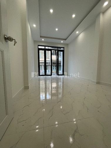 Hẻm 8m xe hơi,dể kinh doanh mua bán,sát chợ,dân trí cao,sát quận 1