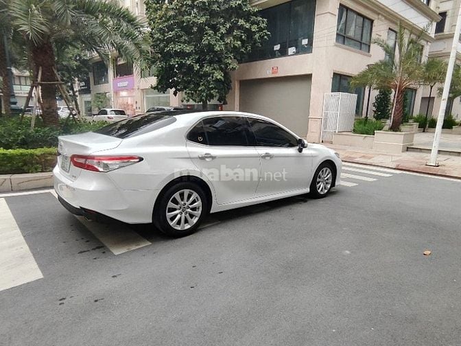 chính chủ bán toyota CAMRY 2,0G sản xuất 2020 như mới