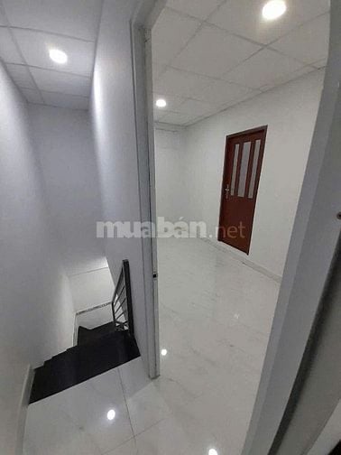 bán nhà q1 đường cao bá nhạ , giá 3.8 tỷ 30m2 2pn gân phố Bùi Viện