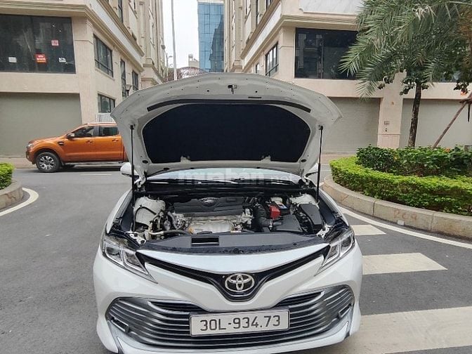 chính chủ bán toyota CAMRY 2,0G sản xuất 2020 như mới