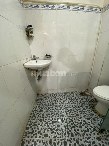 CĂN HỘ 24m2 (lầu 3), có nội nhất, 249 TRẦN HƯNG ĐẠO, QUẬN 1