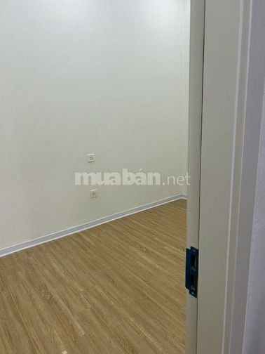 Cho thuê nhà nguyên căn ngõ 318 Đê La Thành, 40m2x 4 tầng 