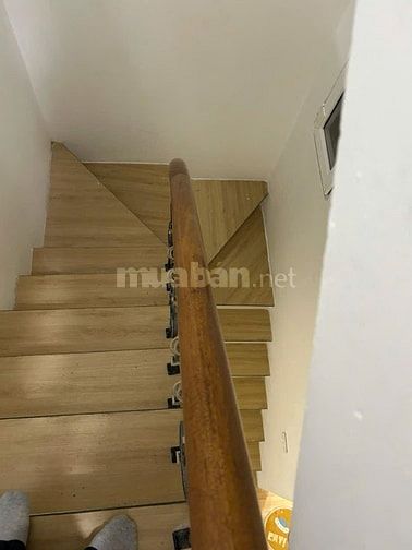 Cho thuê nhà nguyên căn ngõ 318 Đê La Thành, 40m2x 4 tầng 