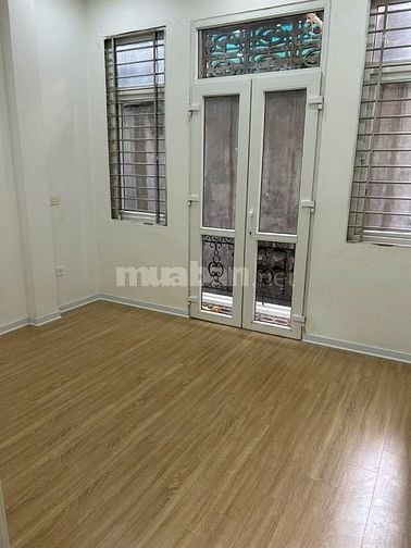 Cho thuê nhà nguyên căn ngõ 318 Đê La Thành, 40m2x 4 tầng 