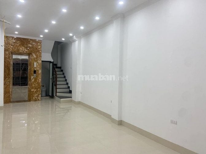 Bán nhà Đội Cấn, 37m2, 7 Tầng THANG MÁY, hơn 8 tỷ. Cách Ô TÔ đỗ chỉ 2 