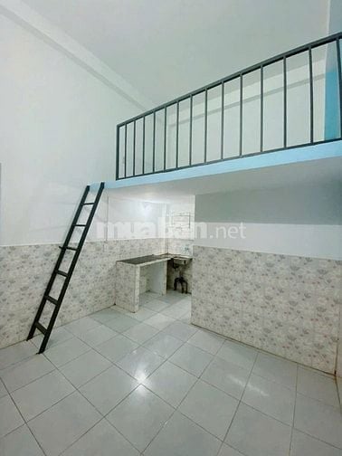 Phòng ngay Phạm Văn Đồng, Kha Vạn Cân, KCN Sóng Thần 2 20m2 có gác mới