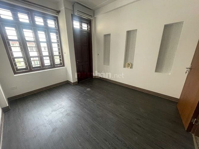 CC bán nhà 40m2x5 tầng phố Nguyễn Ngọc Vũ. Giá 8,6 tỷ. 