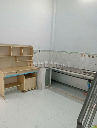 Bán nhà gần chợ DT : 4m X 14m 1T + 1 lầu 3pn đường 4m thông