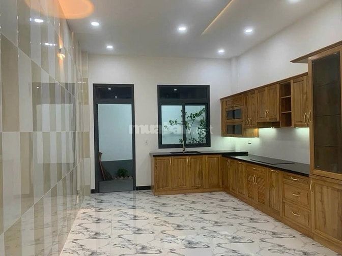 BÁN NHÀ 1 TRỆT , 1 LẦU , 1 LỬNG 2PN, 2WC