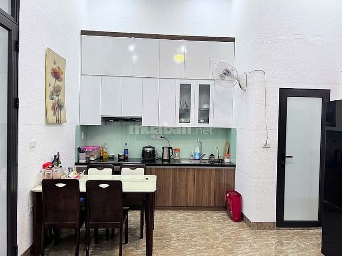 Bán nhà xây đẹp như khách sạn ở ngõ rộng phố Quan Nhân, DT: 50m2