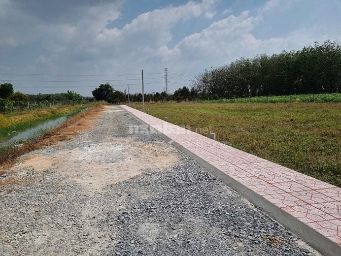 332m2 full thổ cư. Đất 2 mặt tiền. Gần KCN. 680tr