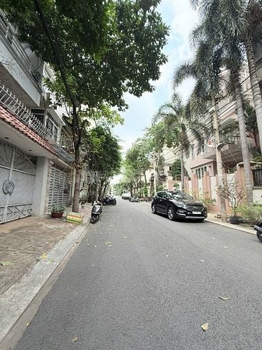 Bán Biệt Thự Hẻm 10m, Nguyễn Minh Hoàng, 8x18m, Hầm, 4 tầng, Giá 29 Tỷ