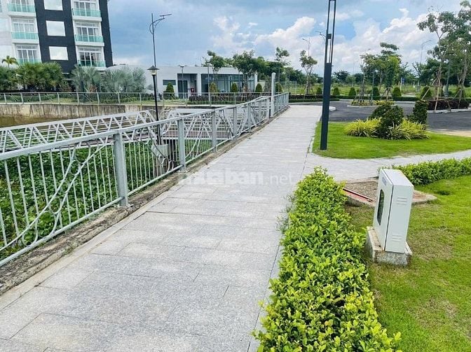 Đất nền Biên Hoà New City 100m2, sát trường học, sát trục 24m 