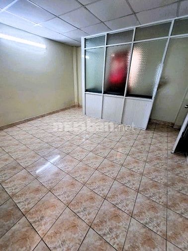 Bán nhà 2 tầng, 32m2, 3 tỷ - trong chợ Tam Hà