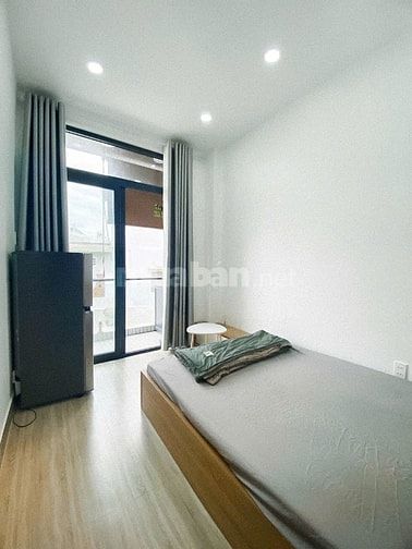 Phòng 20m2-4,5tr ban công, full nội thất ngay CV Gia Định, Sân bay TSN