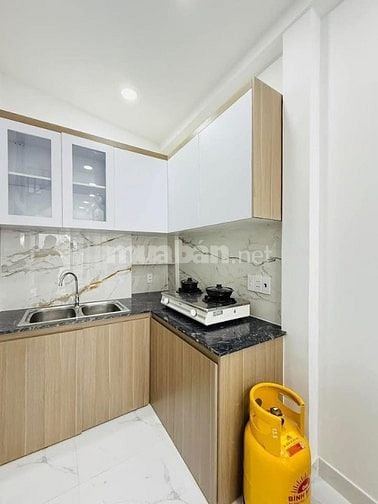 Cô Tư gửi bán gấp căn nhà Trần Hữu Trang 36m2 sát Chợ, Giá 1tỷ750, SHR