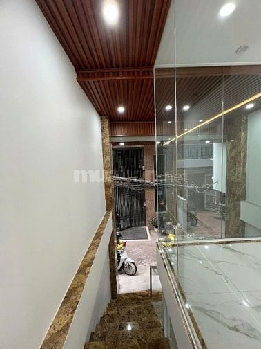 Cho thuê sàn lửng nhìn đường ngõ 76 Nguyễn Chí Thanh, DT 55m2, tiện KD