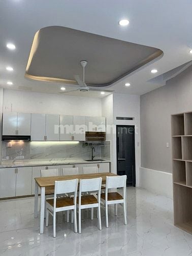 Bán nhà 2 mặt thoáng hẻm 100 Thích Quảng Đức, Phú Nhuận