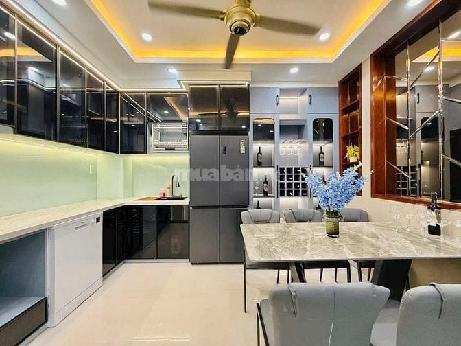 Sang Mỹ định cư! Bán nhà 62m2 Nguyễn Trãi,Q5.Gần chợ Phùng Hưng. 