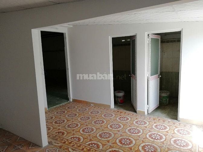 Bán nhà 4 tầng và Kho mặt tiền nhựa 10m lề 4m. DT 18x40m nở hậu 5m.