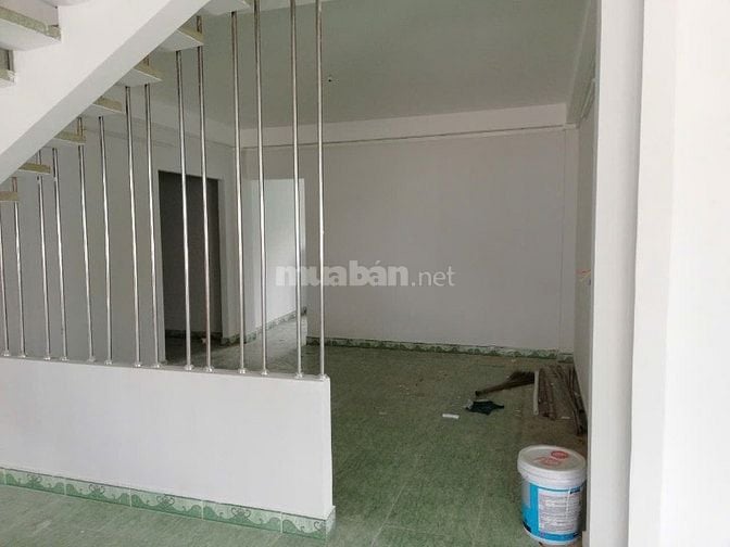 Bán nhà 4 tầng và Kho mặt tiền nhựa 10m lề 4m. DT 18x40m nở hậu 5m.