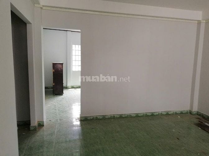 Bán nhà 4 tầng và Kho mặt tiền nhựa 10m lề 4m. DT 18x40m nở hậu 5m.