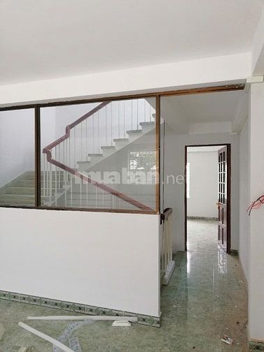 Bán nhà 4 tầng và Kho mặt tiền nhựa 10m lề 4m. DT 18x40m nở hậu 5m.