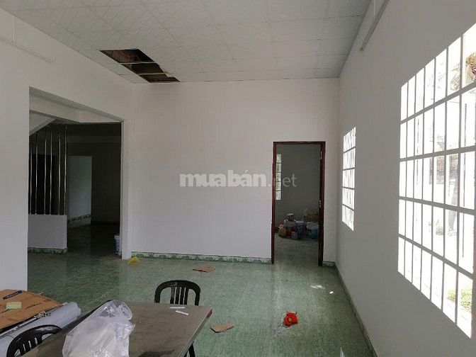 Bán nhà 4 tầng và Kho mặt tiền nhựa 10m lề 4m. DT 18x40m nở hậu 5m.