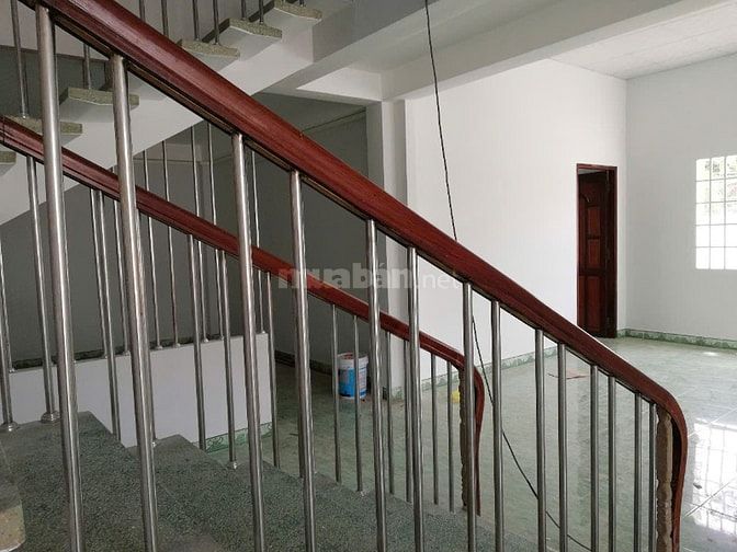 Bán nhà 4 tầng và Kho mặt tiền nhựa 10m lề 4m. DT 18x40m nở hậu 5m.