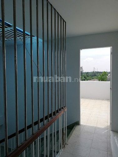 Bán nhà 4 tầng và Kho mặt tiền nhựa 10m lề 4m. DT 18x40m nở hậu 5m.