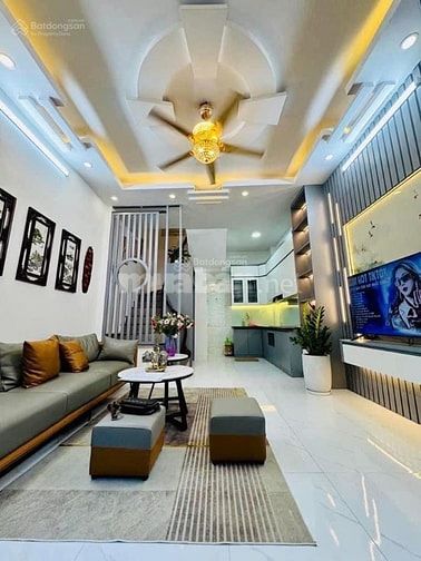 Cần bán nhà Mặt phố Trung Hòa, Cầu Giấy, 60m2, 5 tầng giá chỉ 6,5 tỷ