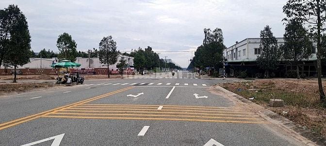 Nhà mặt tiền 150m2 , 2 phòng ngủ, đường D7 ,TT Lai Uyên, Bàu Bàng