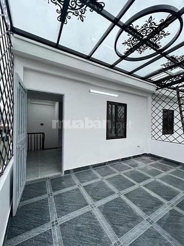 Bán nhà ngõ 101 Trích Sài, Tây Hồ 42m2 MT 5.6m, Thang máy, 2mặt thoáng