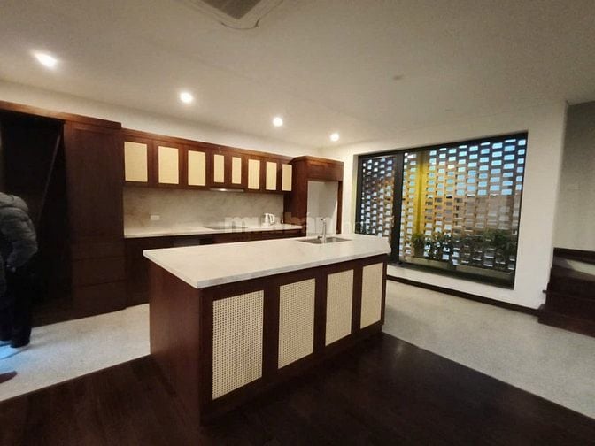 Cho thuê 4 tầng diện tích 300m2 khu Phố Tô Ngọc Vân, Tây Hồ,Hà Nội 