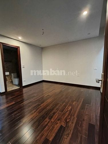 Cho thuê 4 tầng diện tích 300m2 khu Phố Tô Ngọc Vân, Tây Hồ,Hà Nội 